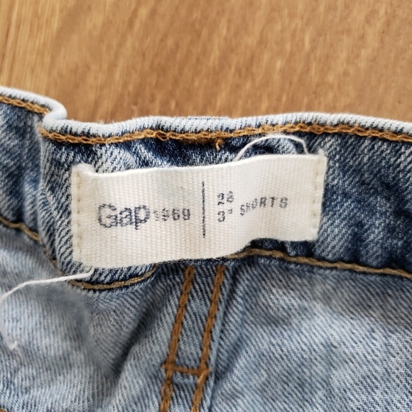 Gap  1969 shorts. - Picture 4 of 5